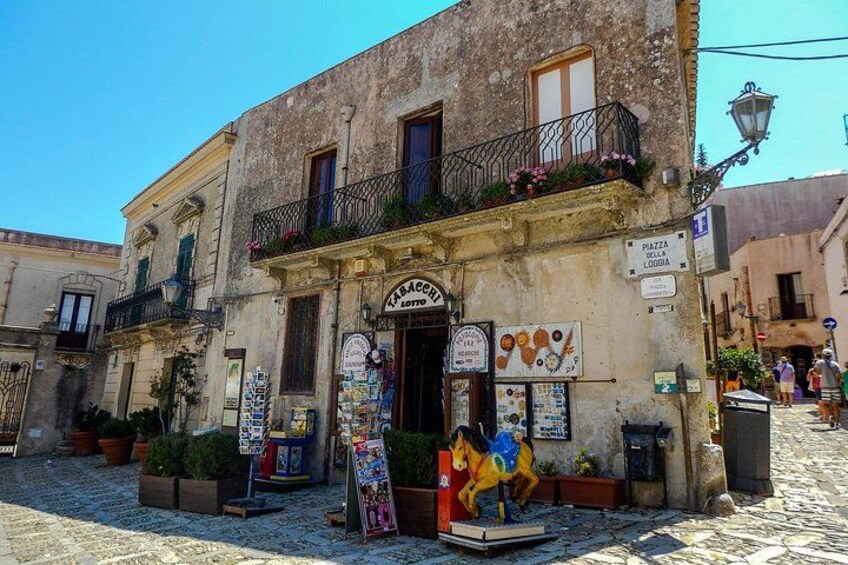 Tour from Palermo to Segesta, Erice, Trapani salt pans 4