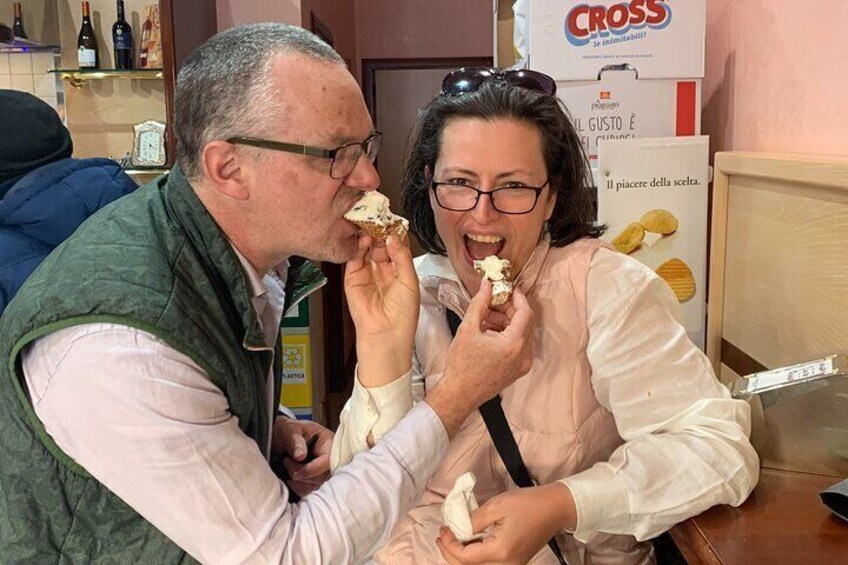 tasting of Sicilian cannoli