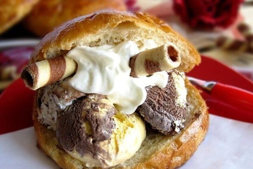 Brioche with ice cream