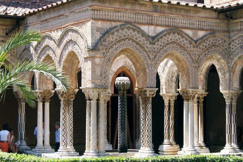 Cloister of Santa Maria La Nuova - "Cloister of the Benedictines"