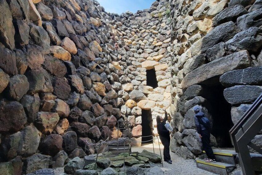 A stone structure with a narrow passageway and a small opening at the top. 4