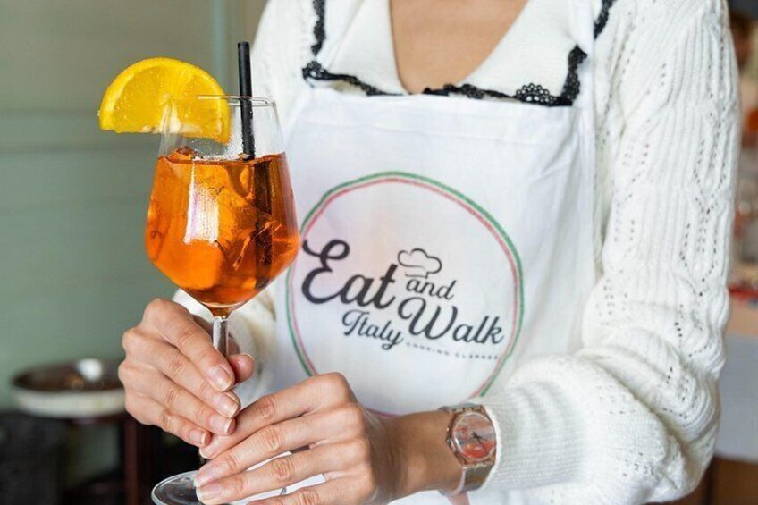 The Iconic Aperol Spritz made by our guest! 4