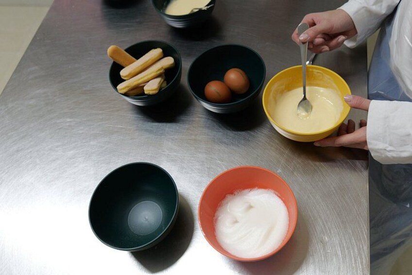 Naples Official Pizza Making Class & Tiramisu Cooking class 5
