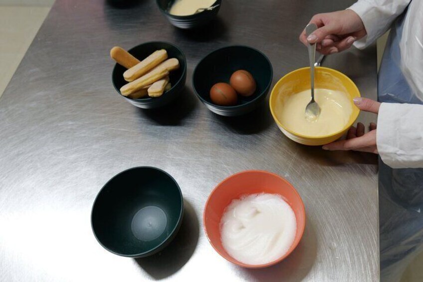 Naples Official Pizza Making Class & Tiramisu Cooking class 5