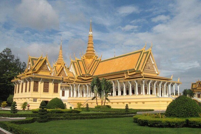 A large, ornate building with multiple spires and golden roofs, surrounded by well-manicured gardens. 1