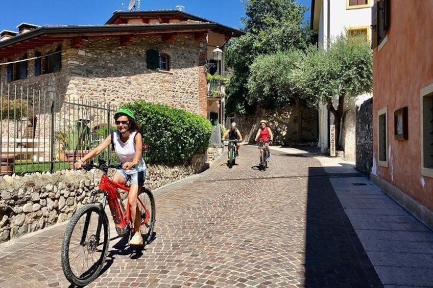 E-Bike Tour and Wine Tasting in Lazise 3