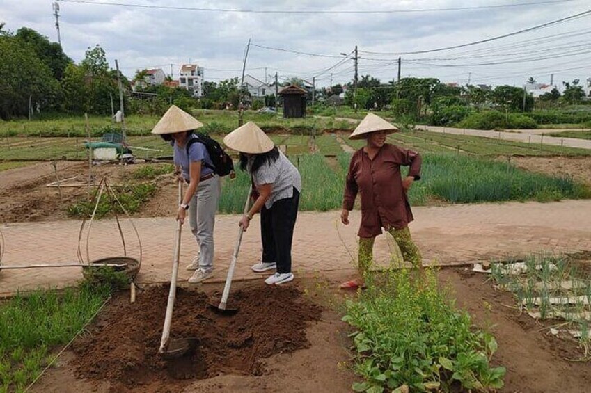 Hoi An Lantern Making Class and Silk Weaving- Vegetable Farming Private Tour