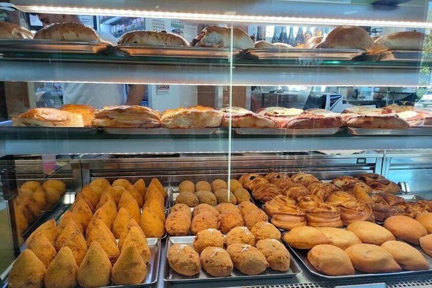La Tavola Calda: arancini, spring onions, pizzas, Sicilian 1