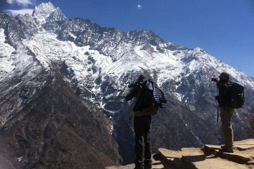 Enjoying the Himalayas View on the way to Tengboche. 4