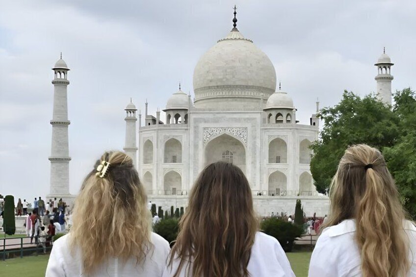 6-Day India Tour: Delhi, Agra, Orchha, Khajuraho & Varanasi 2