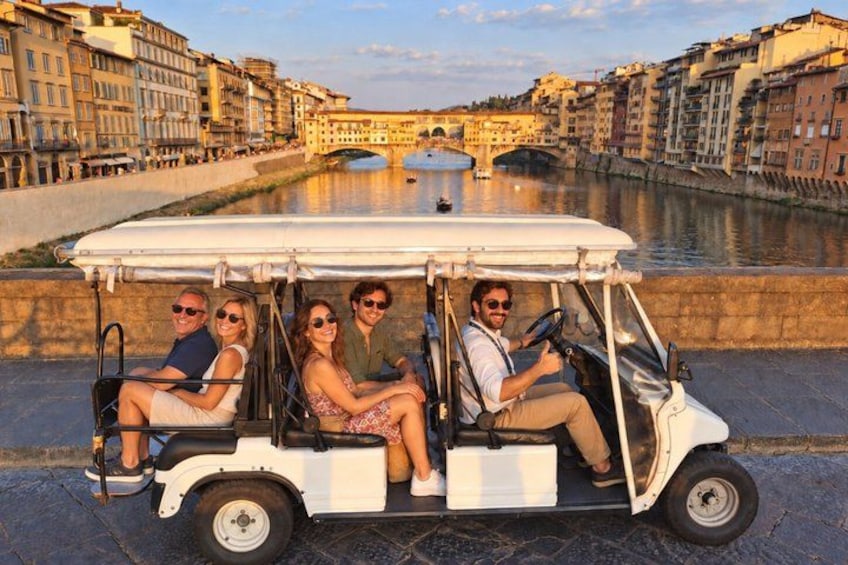 Private tour of Florence in golf cart with authorized local guide 2