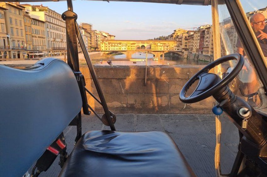 Private tour of Florence in golf cart with authorized local guide 2