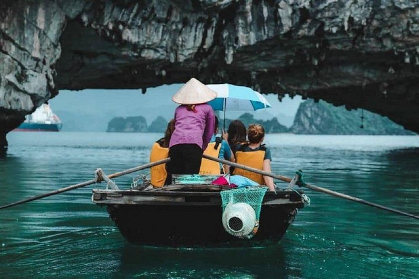 bamboo-boat-halong-bay 2