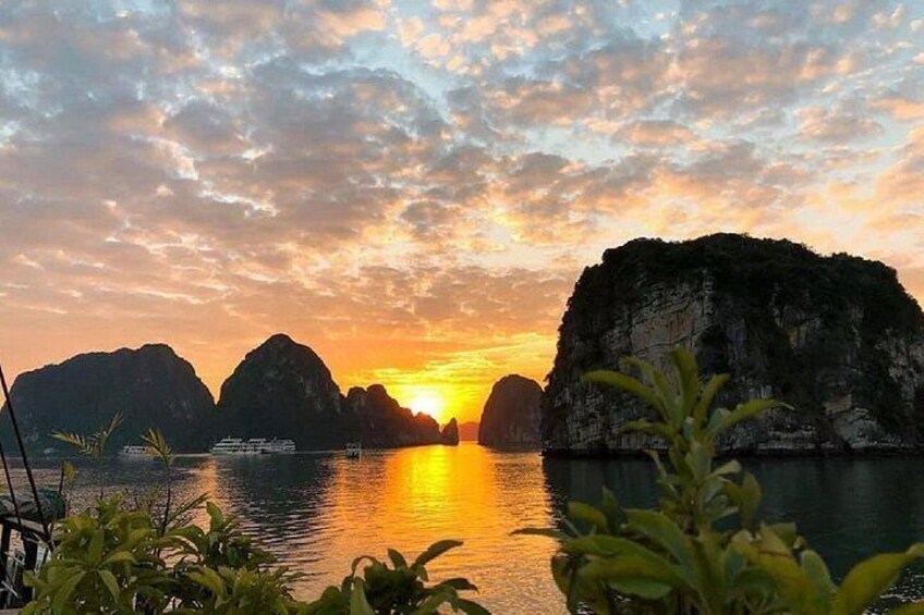 sunset-halong-bay 2