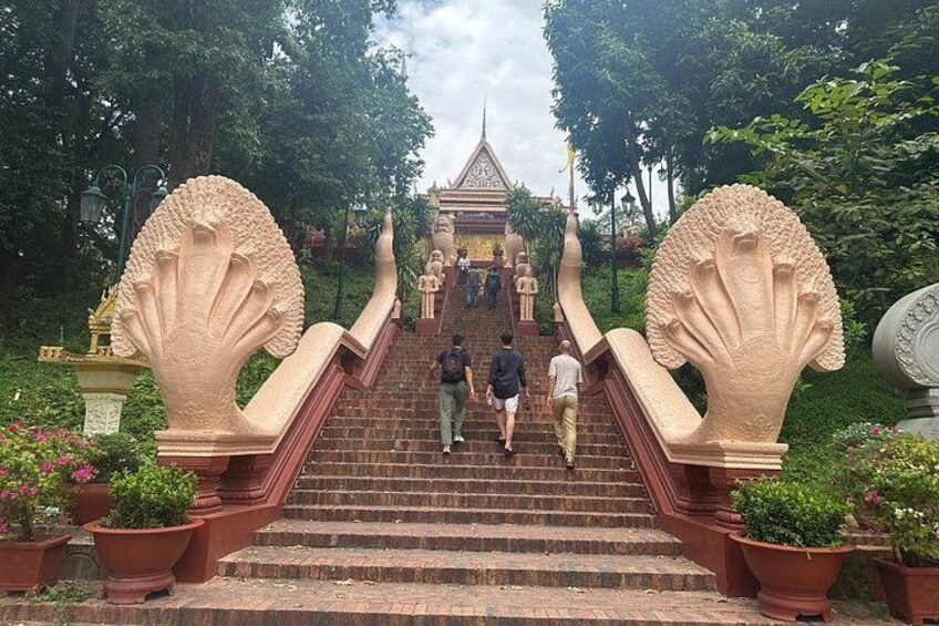 Half-Day Royal Palace, Wat Phnom & Independence Monument Tour 2