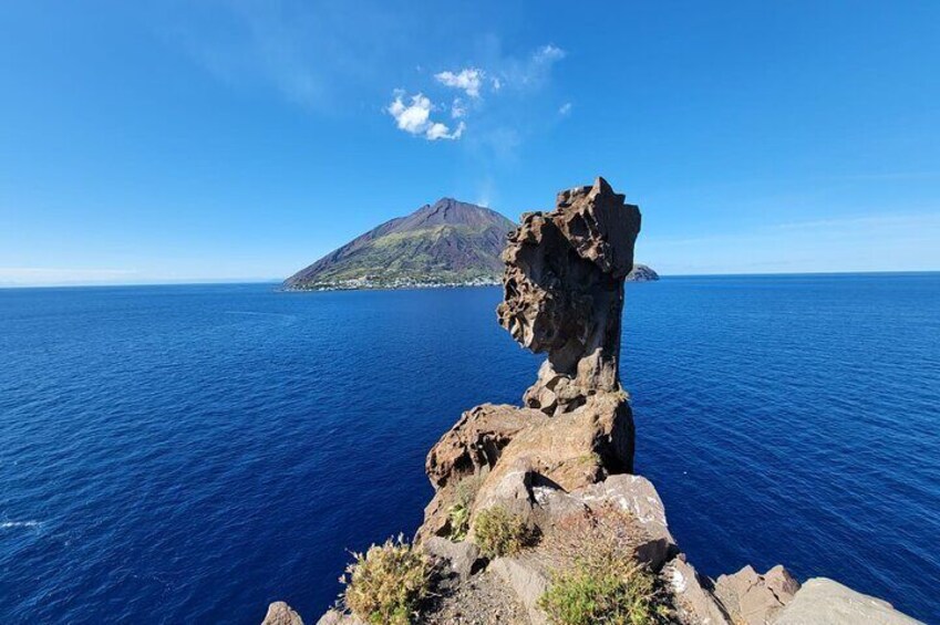 Exclusive tour of Stromboli island, Boat tour with Pasqualo