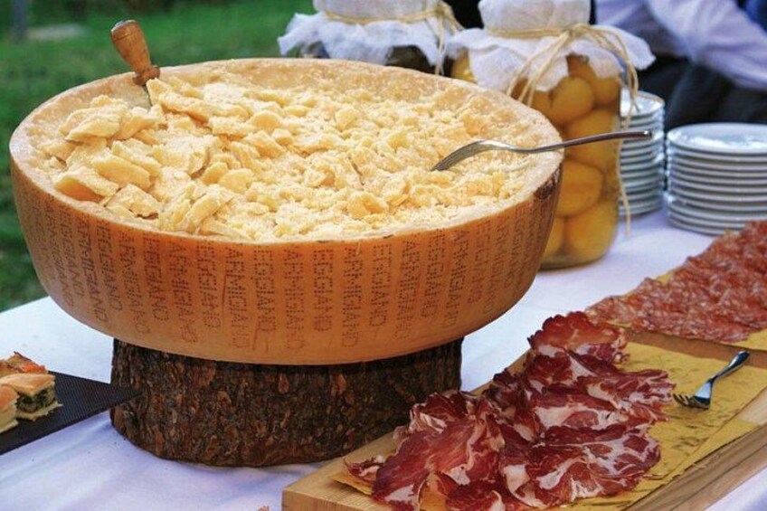 Parmigiano Reggiano and cured meats | Artemilia Guided Tours | Parma Food Walking Tour 3