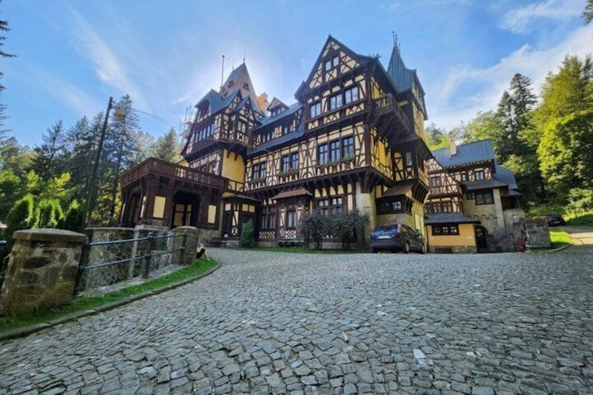 Castle trip from Brasov: PRIVATE Tour to Bran Castle & Peles Palace in Sinaia 3