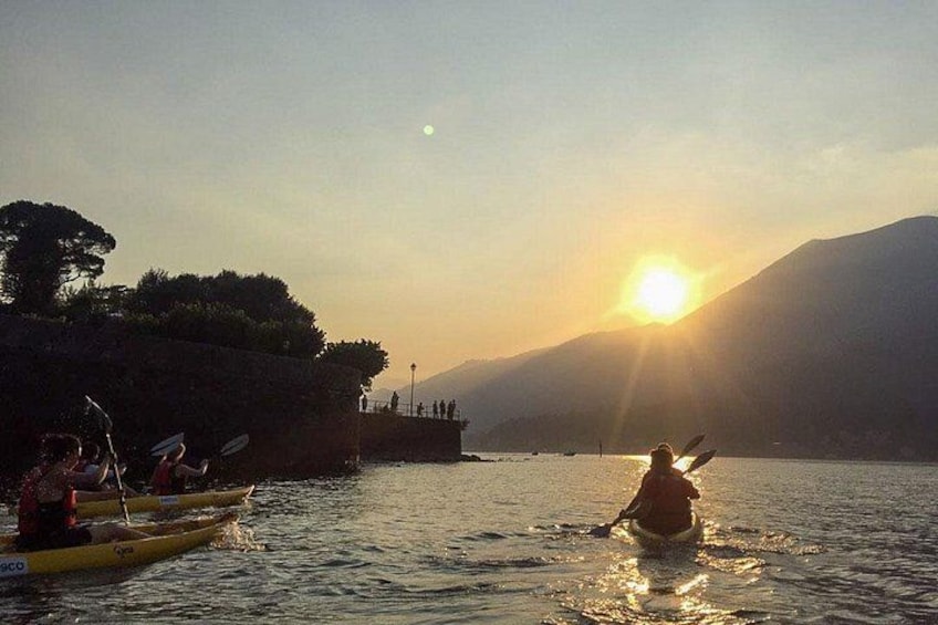 Lake Como - Bellagio: Golden Hour Kayak Tour at Bellagio promontory edge 2