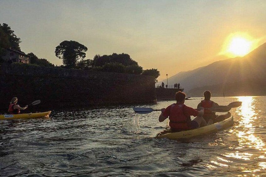 Lake Como - Bellagio: Golden Hour Kayak Tour at Bellagio promontory edge 2