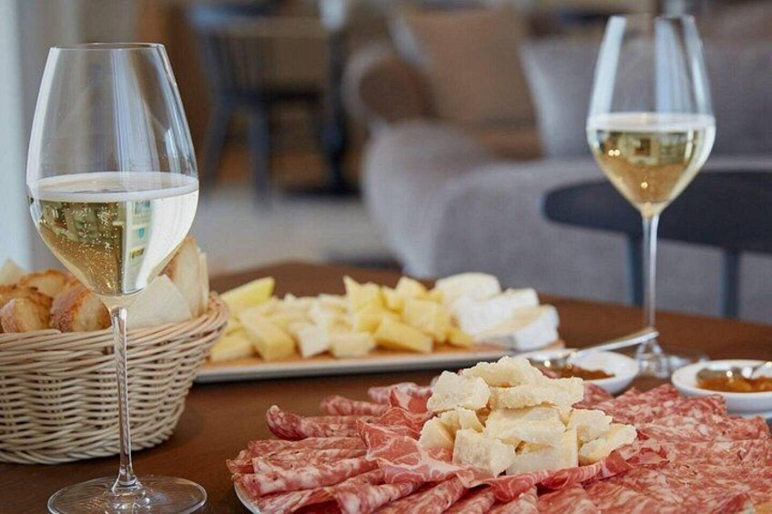 Romantic Evening Tasting with the Best Prosecco 3
