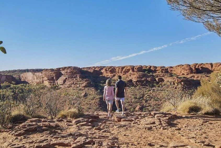 The Amazing Kings Canyon: 4-Hours Walking Tour and Hike