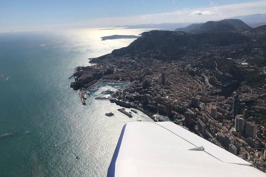 Fly above the French Riviera with a local pilot 2