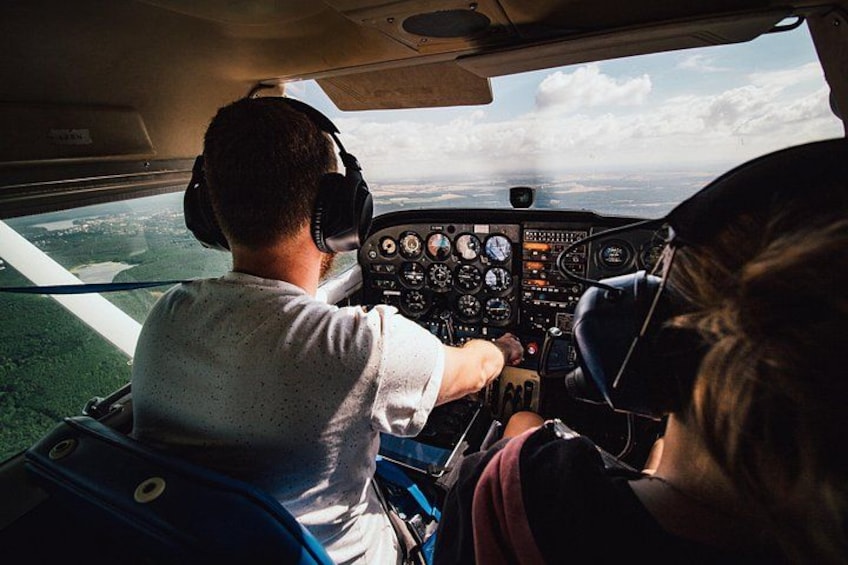 Fly above the French Riviera with a local pilot 4