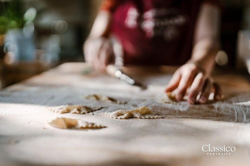 Organic cooking class with a sommelier in an Olive and wine farm 5