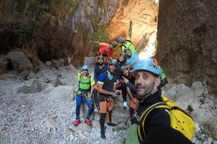 Guide and group in Garganta Verde - Sierra de Cádiz