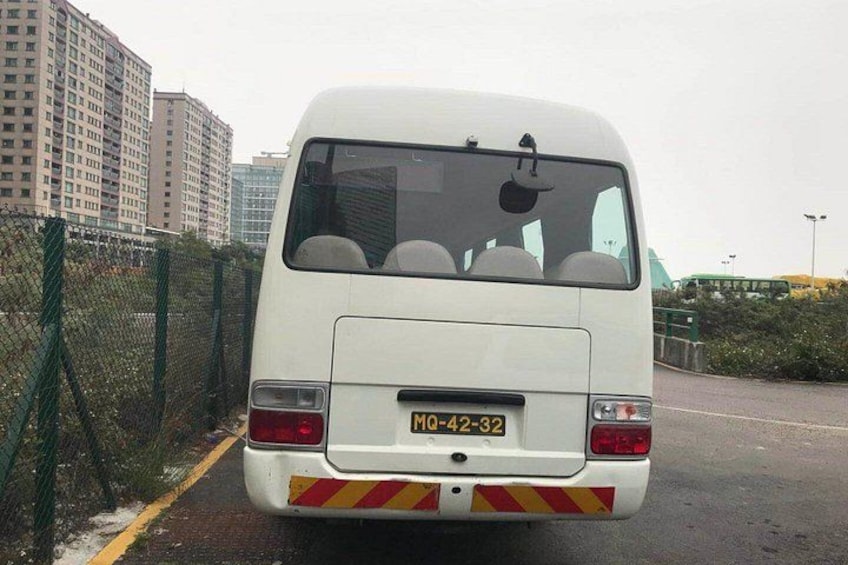 4-hour Service - 20-Seat Tour Bus 1