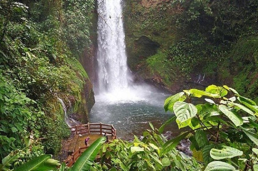 La Paz Waterfalls 2