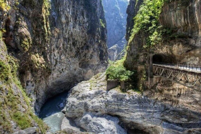 Enjoy stunning views of Taroko Gorge, Taiwan’s Grand Canyon 1