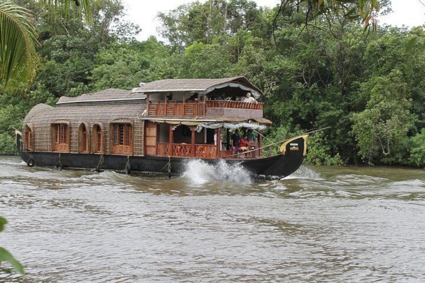 Cruise along the Houseboat 