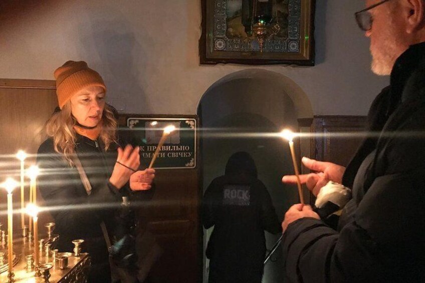 Our guide is showing how to properly hold a candle 3
