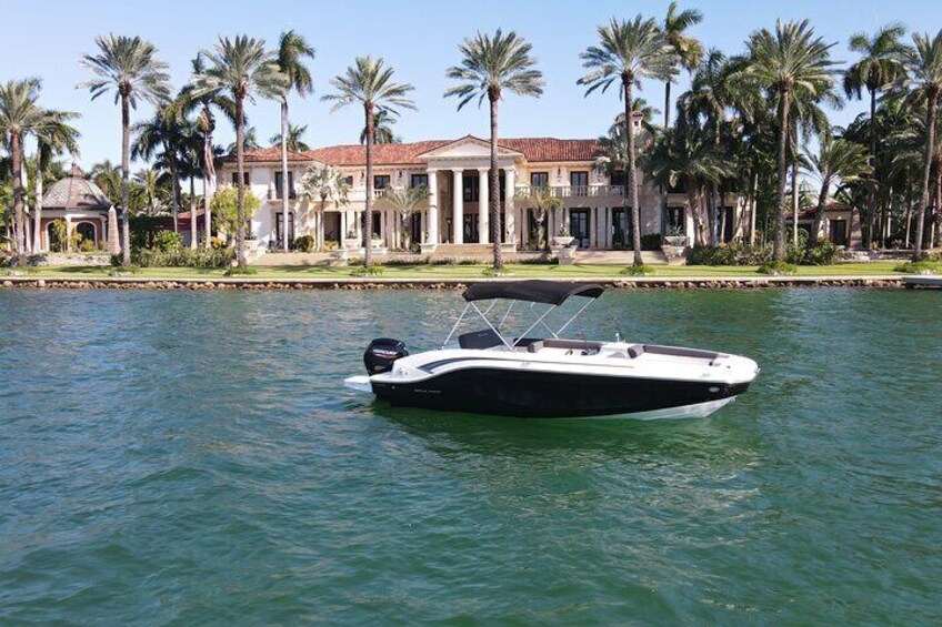 2Hr Private Boat Rental Miami Beach see the Homes of Millionaires & Celebrities