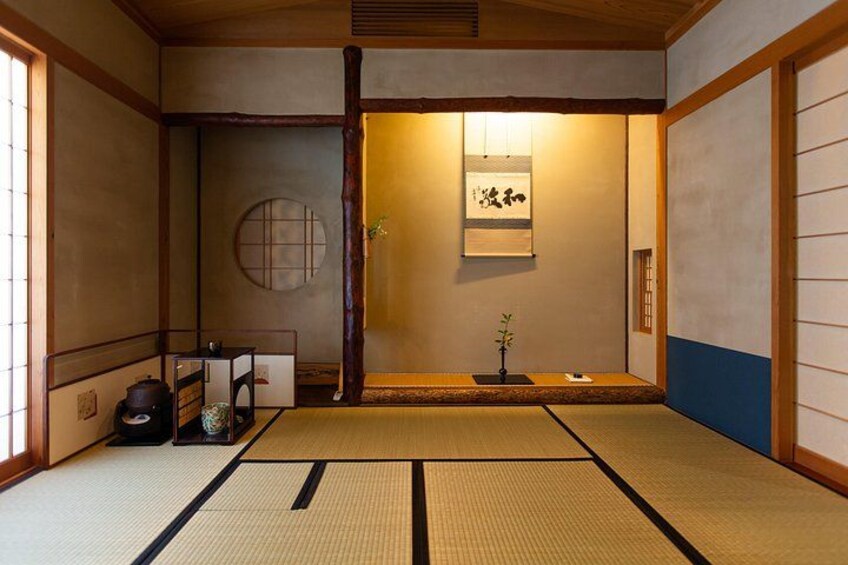 Tea ceremony experience with simple kimono in Okinawa 3