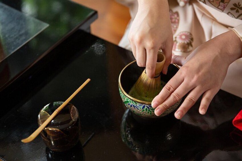 Tea ceremony experience with simple kimono in Okinawa 2
