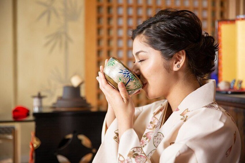 Tea ceremony experience with simple kimono in Okinawa 2