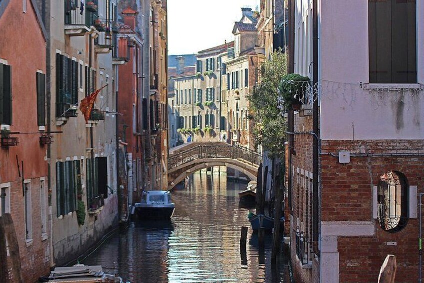 100% Venetian atmosphere 2