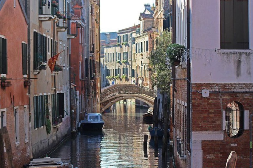 100% Venetian atmosphere 2