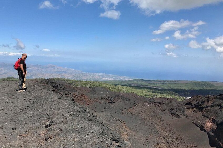 The spectacle of the sea from 2000 on the eruptive fracture of 2002 5