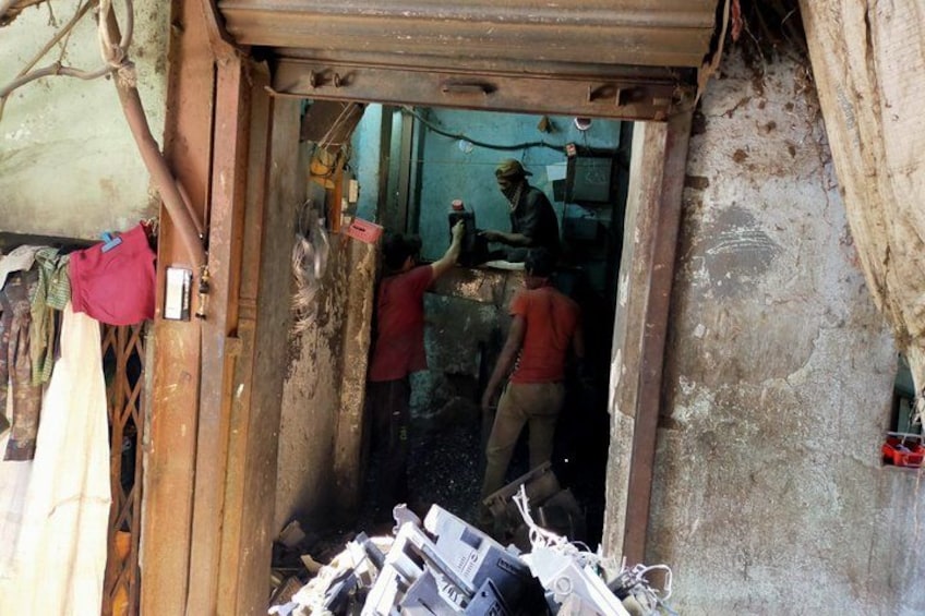 Dharavi Plastic Crushing 2