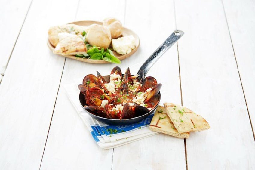 Cruise and Dine Lunch / Cape Town: Coastal Motor Cruise and 2-Course Lunch 2