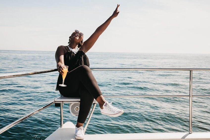Cruise and Dine Lunch / Cape Town: Coastal Motor Cruise and 2-Course Lunch 3