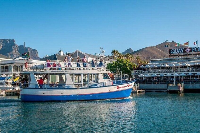 Cruise and Dine Dinner / Cape Town: Sunset Champagne Cruise and 3-Course Dinner 2
