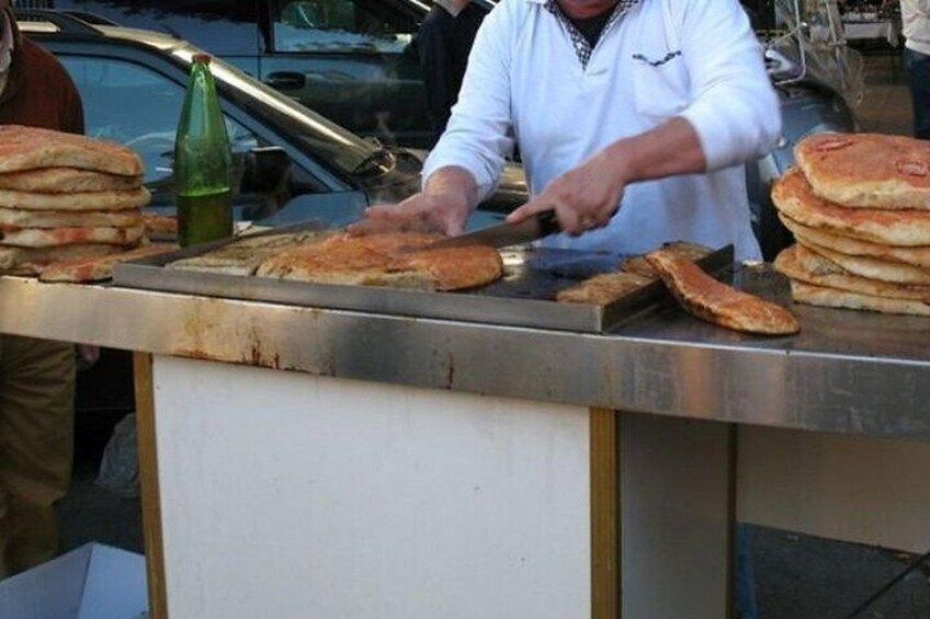 The "Sfincionaro" (Sfincone vendor)