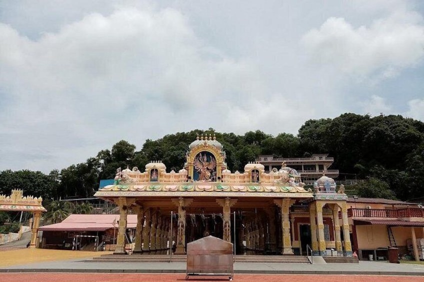 https://media-cdn.tripadvisor.com/media/attractions-splice-spp-720x480/13/e2/d1/bb.jpg 5