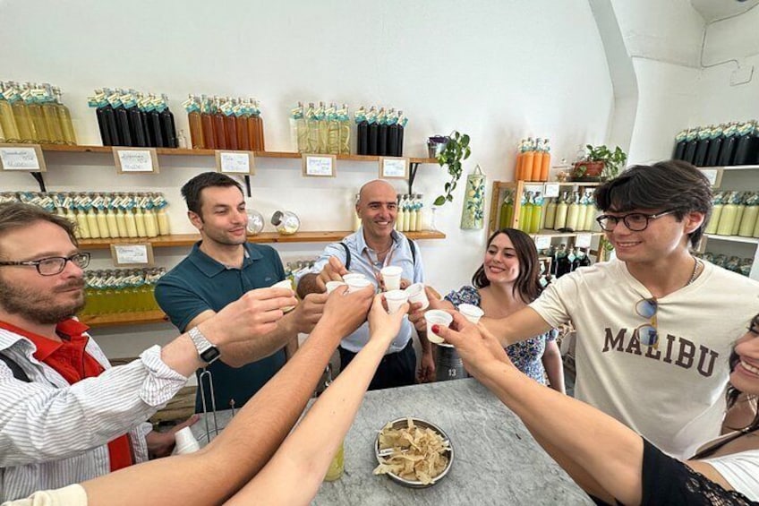 Naples: Street Food and Sightseeing Tour with Local Expert 2