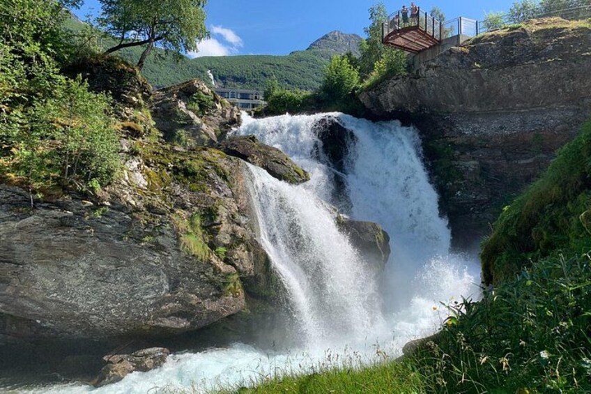 Geiranger Private Panoramic tour by minibus 4